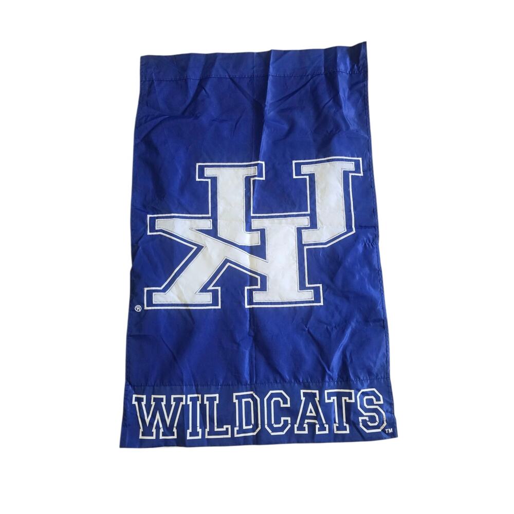 U of K Yard Flag 42" Nylon Sports Wildcats